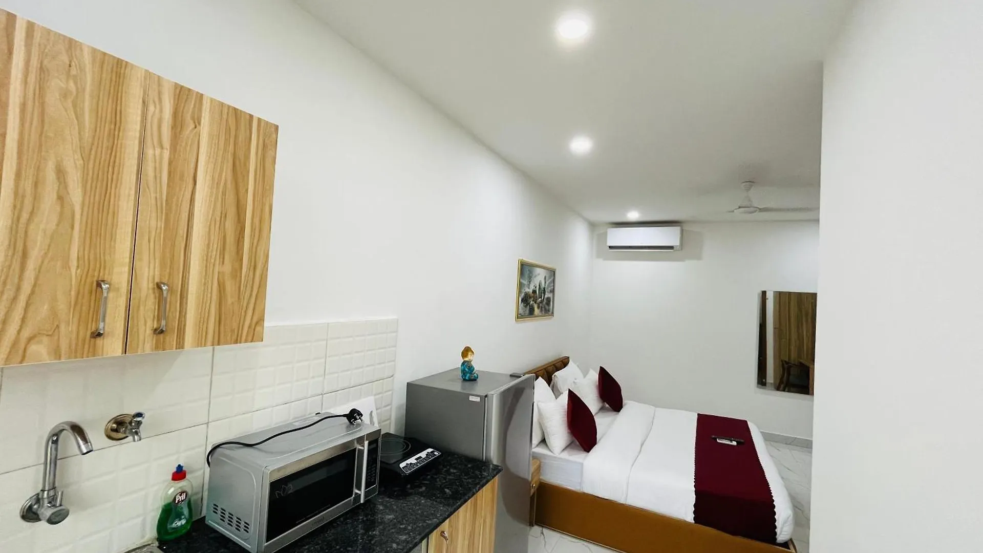 גורגאון The Lodgers Studio Apartment Infront Of Artemis Hospital Gurugram הודו