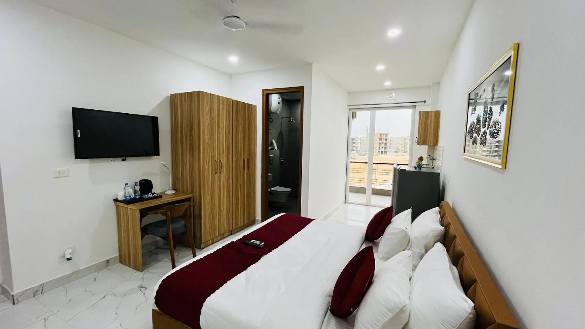 גורגאון The Lodgers Studio Apartment Infront Of Artemis Hospital Gurugram הודו