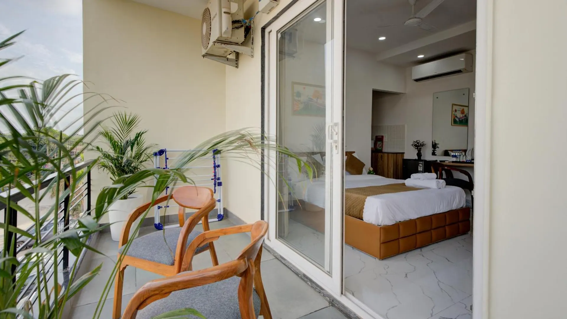 גורגאון The Lodgers Studio Apartment Infront Of Artemis Hospital Gurugram