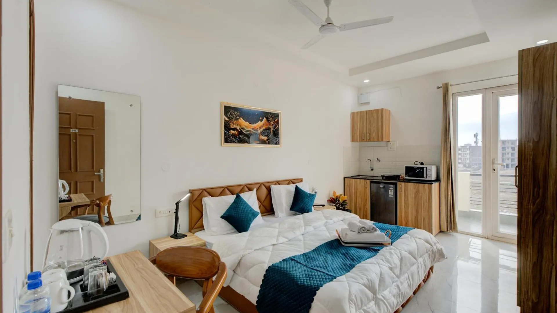 גורגאון The Lodgers Studio Apartment Infront Of Artemis Hospital Gurugram 0*,