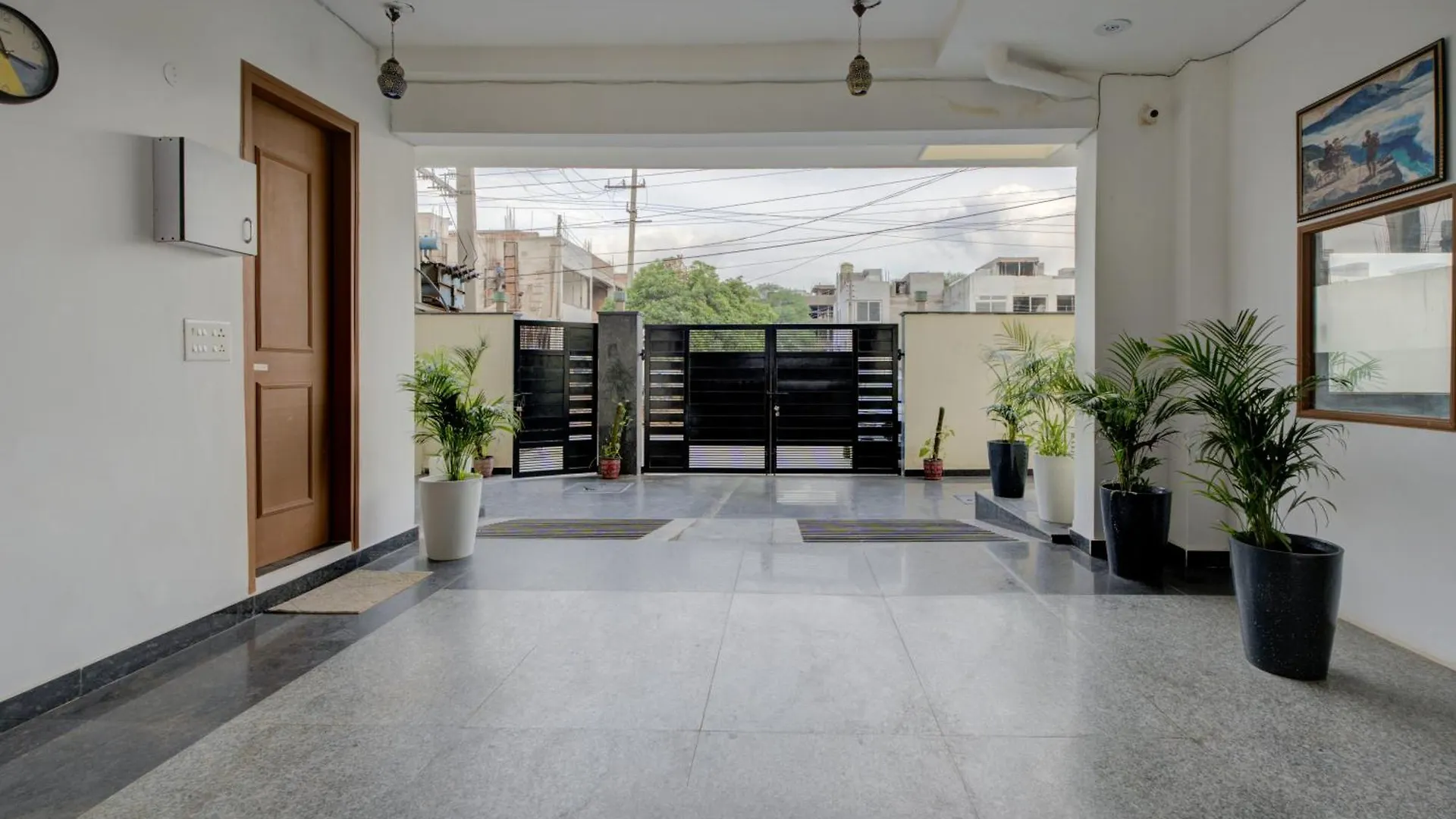 גורגאון The Lodgers Studio Apartment Infront Of Artemis Hospital Gurugram